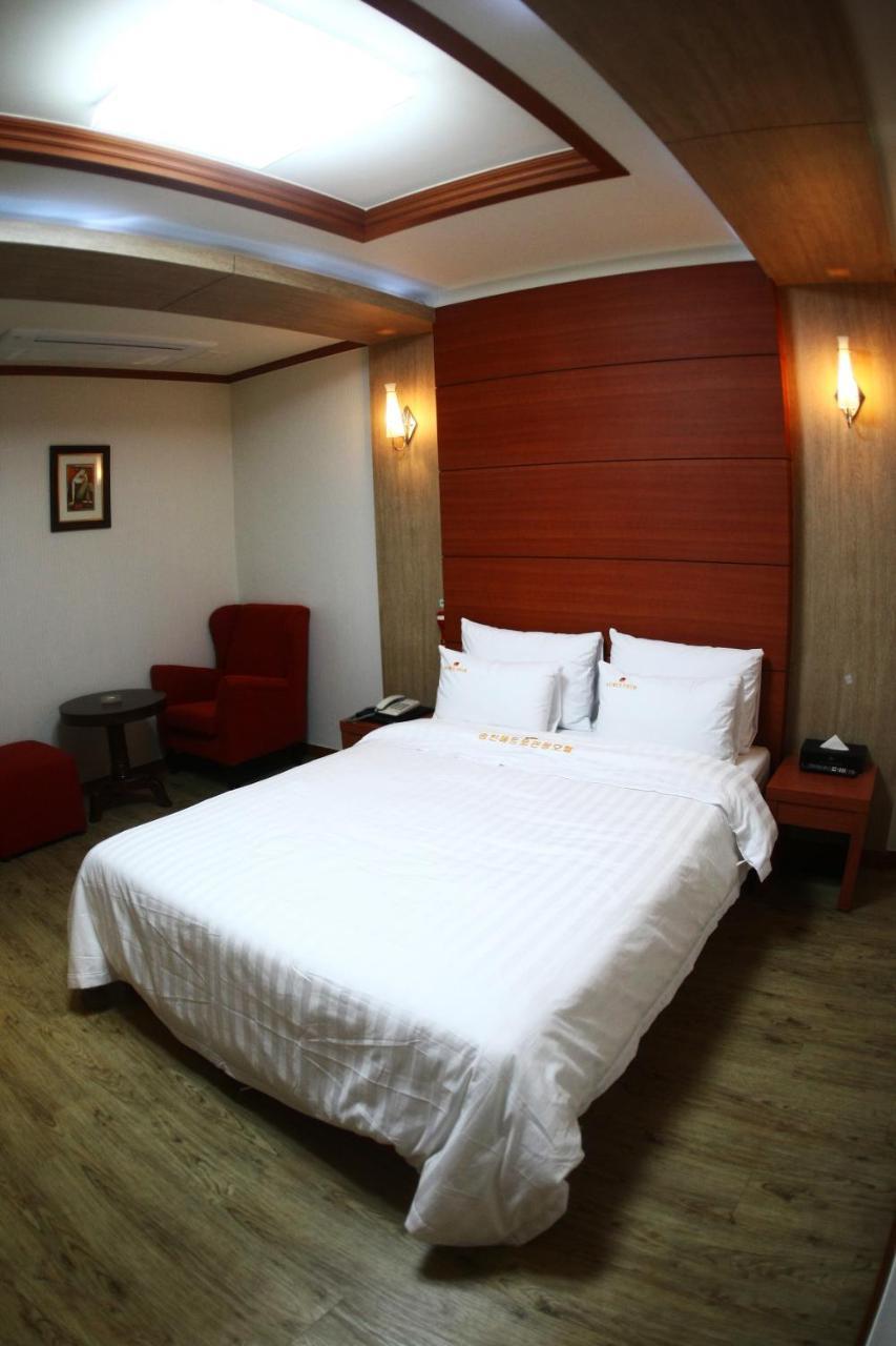 Metro Pol Tourist Hotel Pyeongtaek Habitación foto