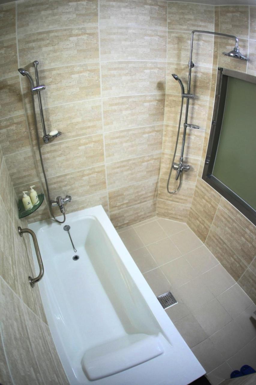 Metro Pol Tourist Hotel Pyeongtaek Habitación foto